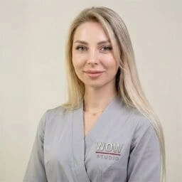 Viktoria, specjalistka laserowego usuwania PMU w WOW-STUDIO